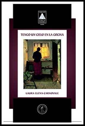 Book cover of tengo un cielo en la cocina by Laura Elena Carnovale. There is a picture of a woman inside of her house.